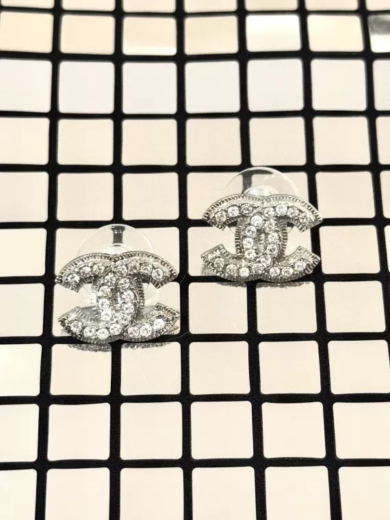 Chanel, clous d'oreilles vintage depôt vente cannes