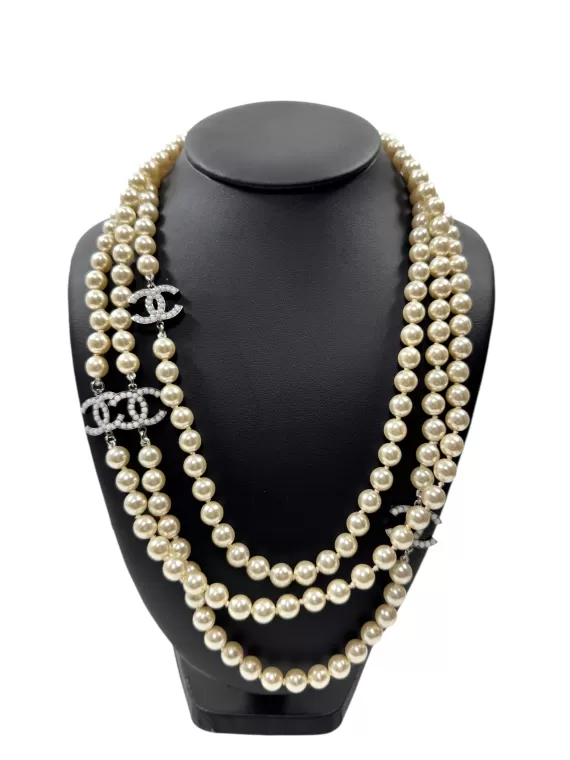 Chanel, sautoir triple tour Karl Lagerfeld vintage seconde main luxe dépôt vente proche de Saint Tropez