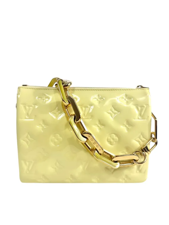 Louis Vuitton, Sac "Coussin" cuir vernis vanille dépôt vente Luxury&Prim à Cannes maroquinerie seconde main authentifiée