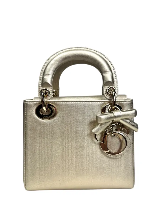 Boutique seconde main, vintage, dépôt vente luxe maroquinerie authentifié Christian Dior, Sac "Lady Dior" à Cannes 