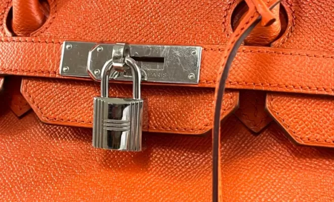 Hermès, Sac "Birkin" en veau Epsom orange.